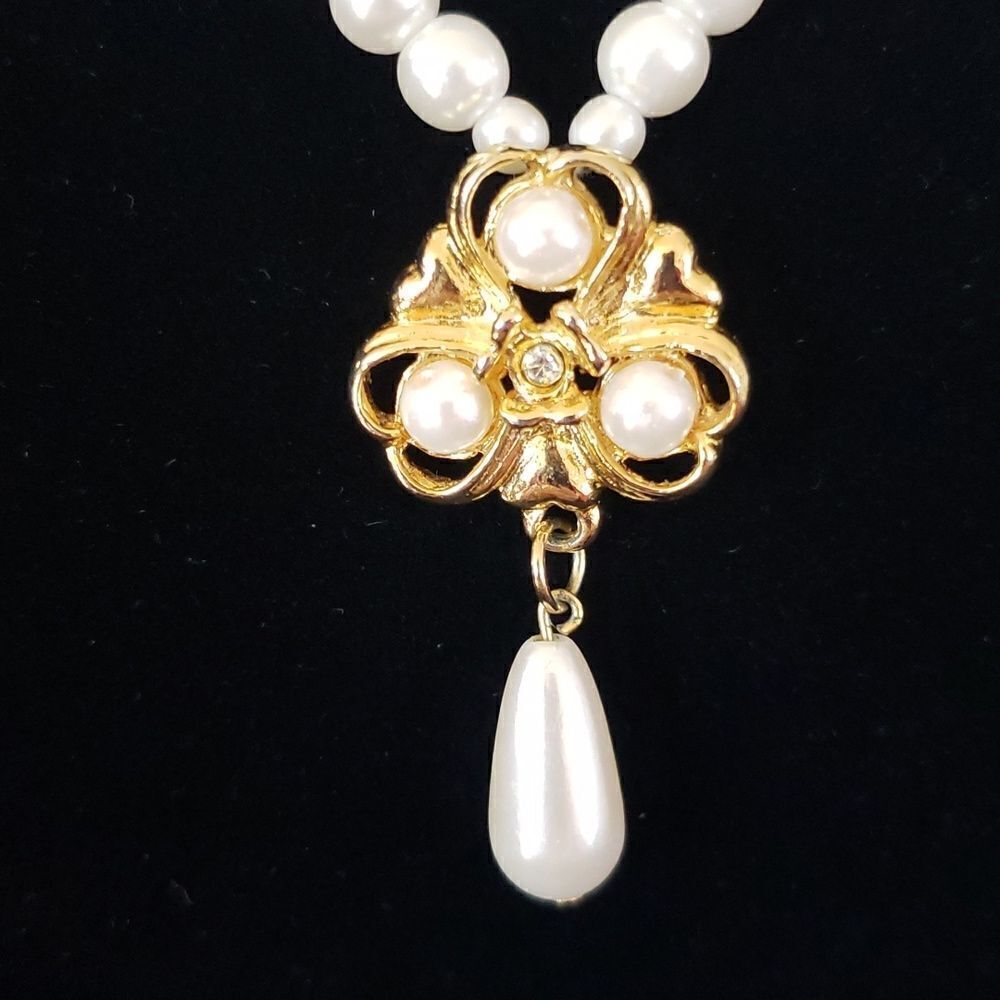 Lovely Vintage Faux Pearl / Goldtone Necklace - 18" - Picture 2 of 5